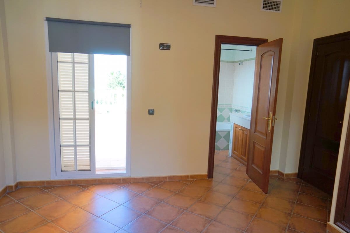 4 soveværelse Villa til leje i Alhaurin el Grande med swimmingpool garage - € 2.700 (Ref: 7295090)