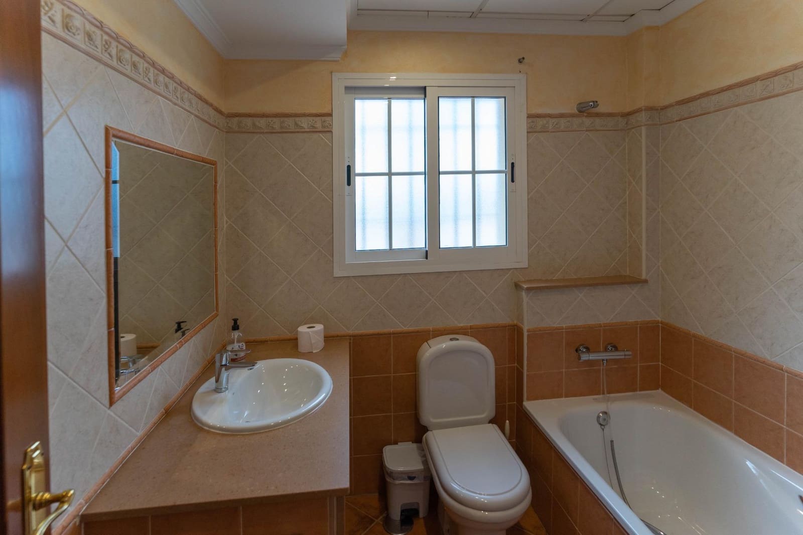 4 makuuhuone Huvila vuokrattavana paikassa Alhaurin el Grande mukana uima-altaan 
autotalli - 2 700 € (Ref: 7295090)