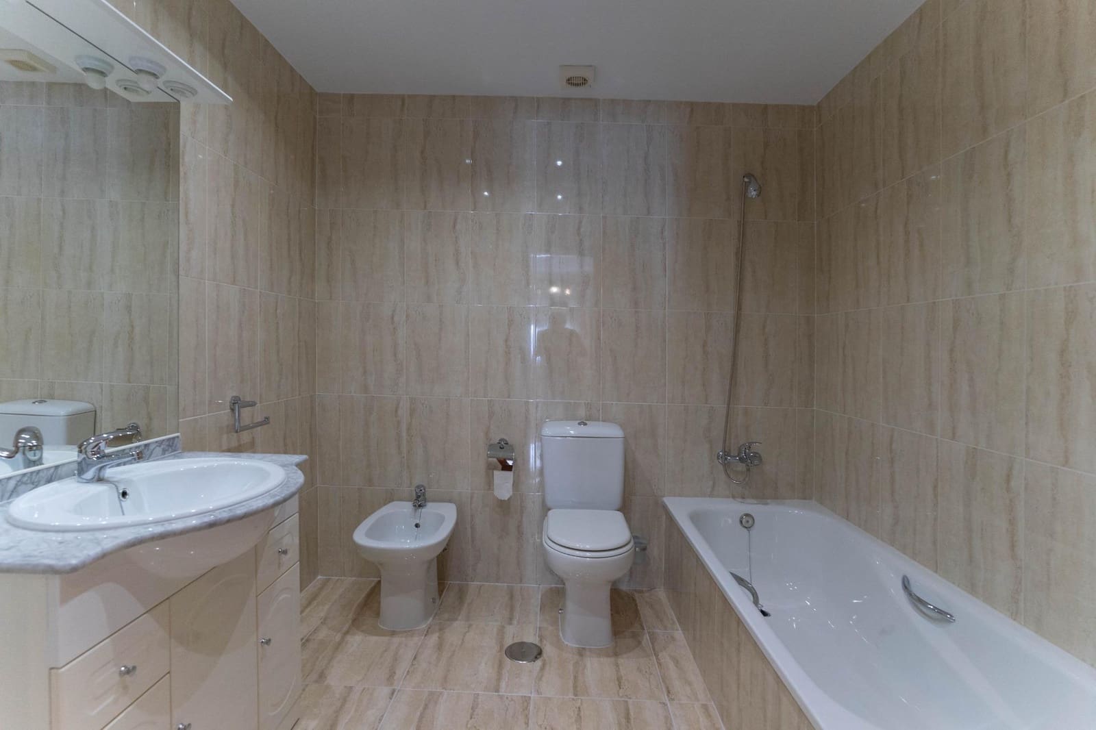 2 bedroom Flat for rent in Alhaurin el Grande with garage - € 900 (Ref: 7570363)