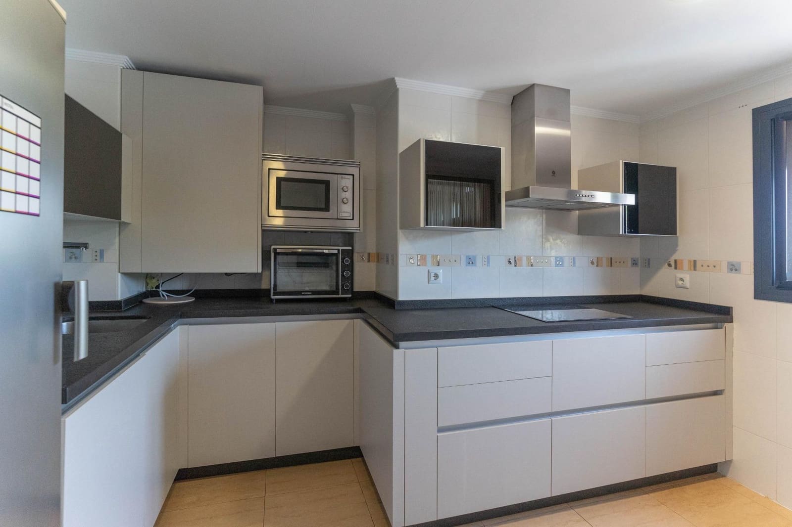 3 soveværelse Lejlighed til leje i Coin med swimmingpool garage - € 900 (Ref: 7725189)