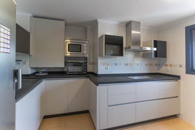 3 sypialnia Mieszkanie do wynajęcia w Coín z basenem garażem - 900 € (Ref: 7725189)