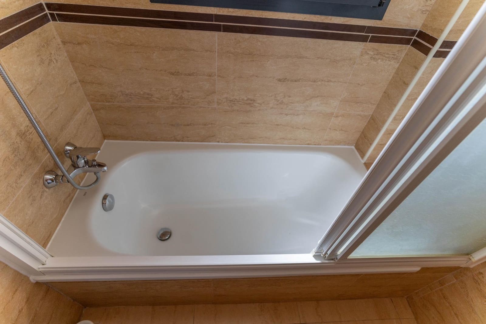 3 soveværelse Lejlighed til leje i Coin med swimmingpool garage - € 900 (Ref: 7725189)