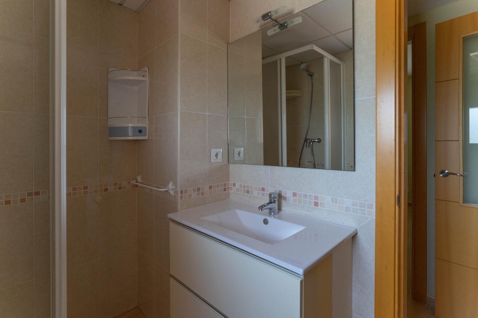 3 soveværelse Lejlighed til leje i Coin med swimmingpool garage - € 900 (Ref: 7725189)