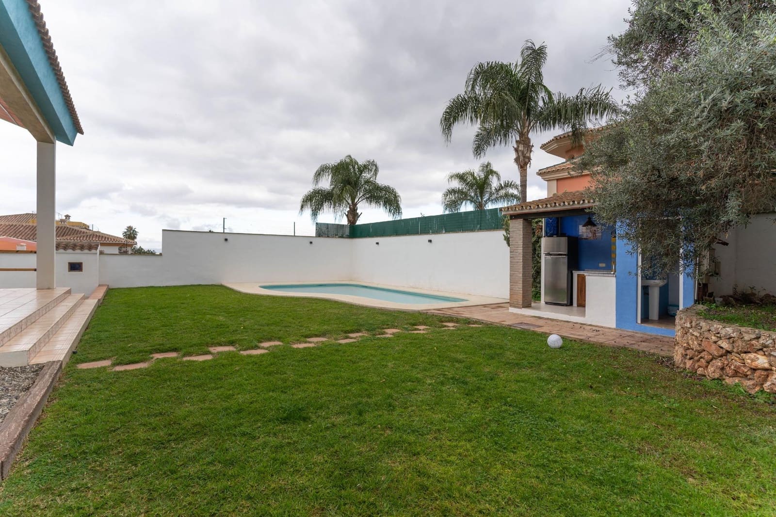 4 makuuhuone Huvila myytävänä paikassa Alhaurin el Grande mukana uima-altaan - 645 000 € (Ref: 8017024)