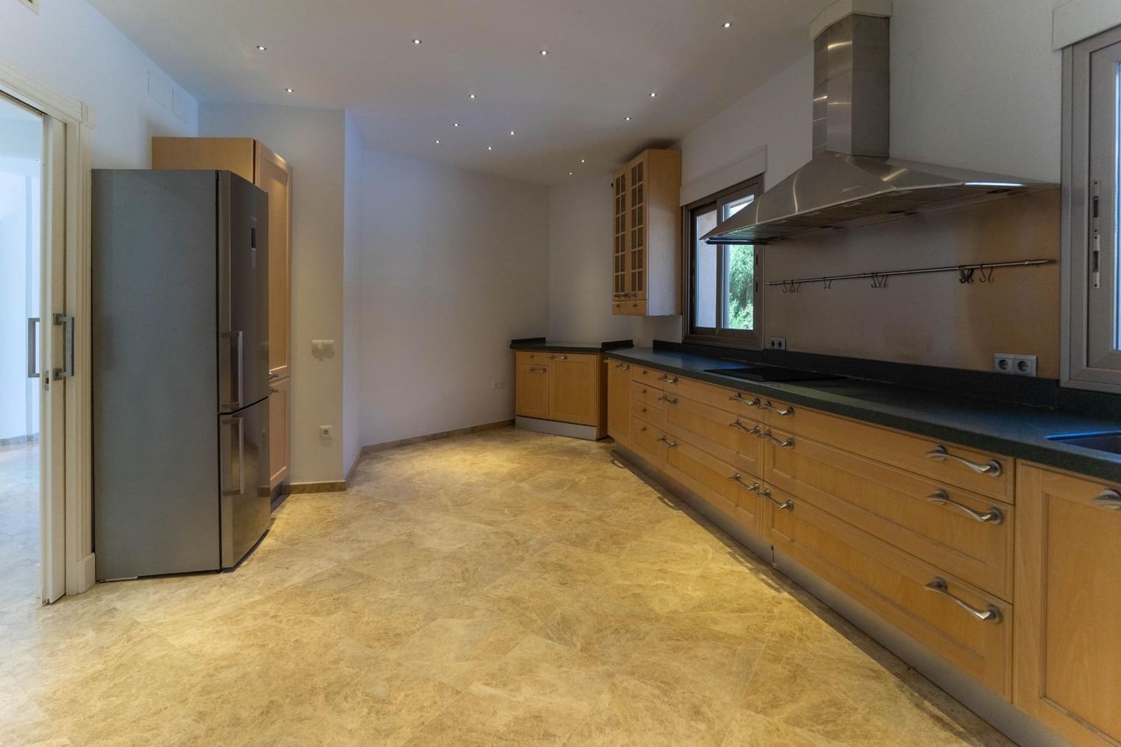 Villa/Maison de 5 chambres à louer à Alhaurin el Grande avec piscine garage - 3 500 € (Ref: 8242915)