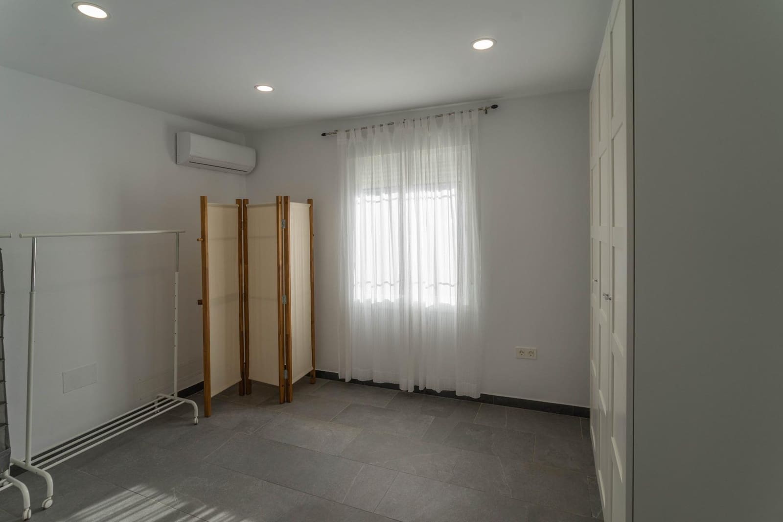Chalet de 2 habitaciones en Pinos de Alhaurin en alquiler - 1.100 € (Ref: 8354360)