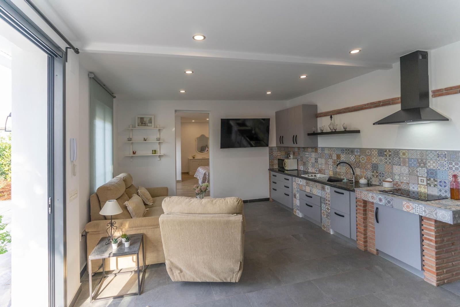 Chalet de 2 habitaciones en Pinos de Alhaurin en alquiler - 1.100 € (Ref: 8354360)