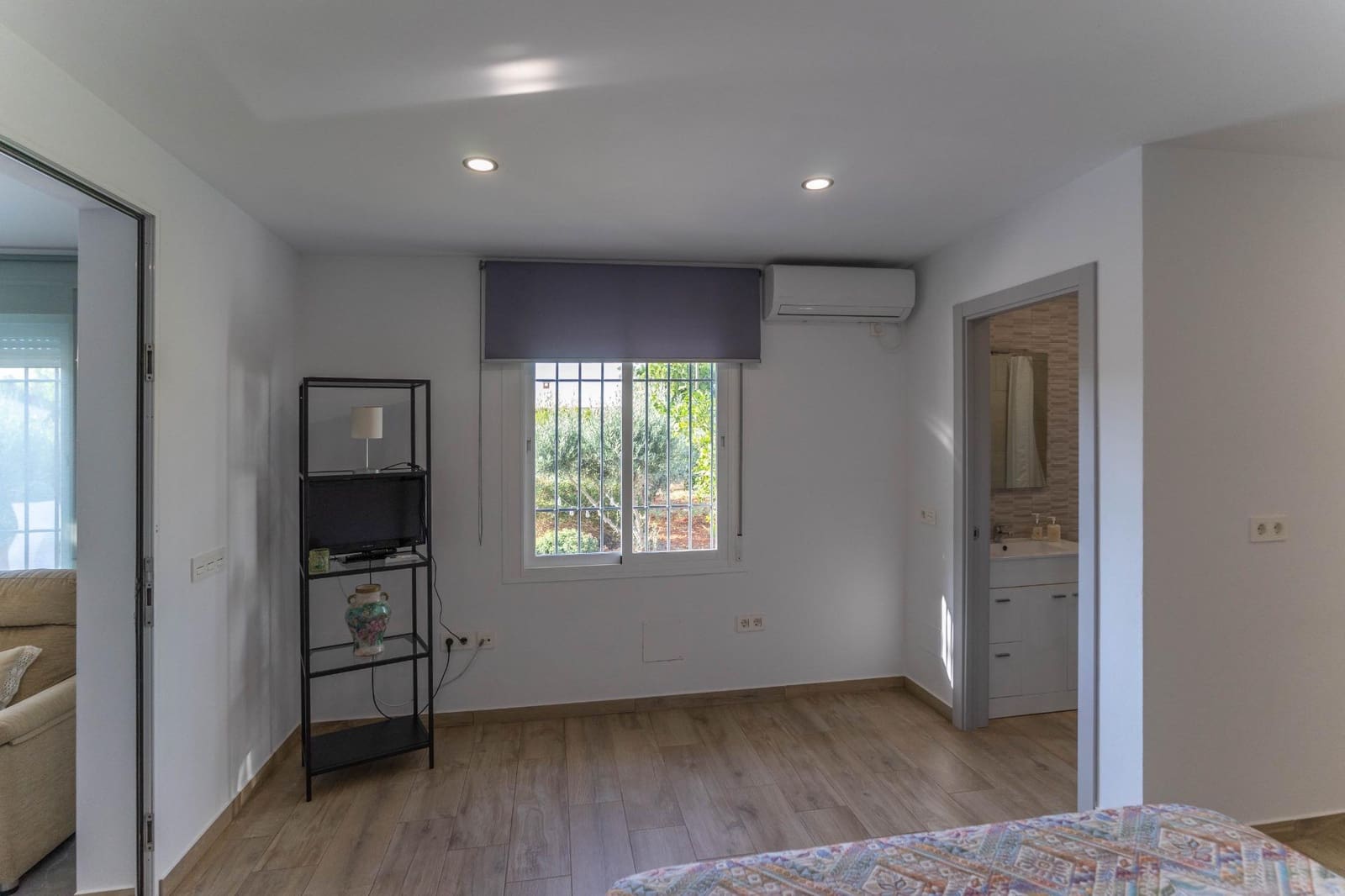 Chalet de 2 habitaciones en Pinos de Alhaurin en alquiler - 1.100 € (Ref: 8354360)