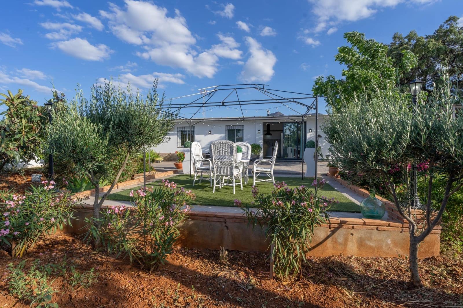 Chalet de 2 habitaciones en Pinos de Alhaurin en alquiler - 1.100 € (Ref: 8354360)