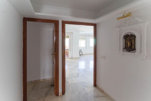 5 bedroom Penthouse for rent in Fuengirola - € 3,000 (Ref: 8572486)