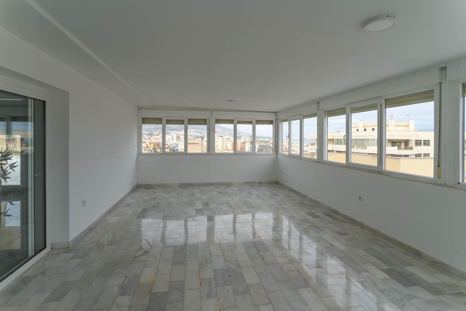 5 soveværelse Penthouse til leje i Fuengirola - € 4.000 (Ref: 8874700)