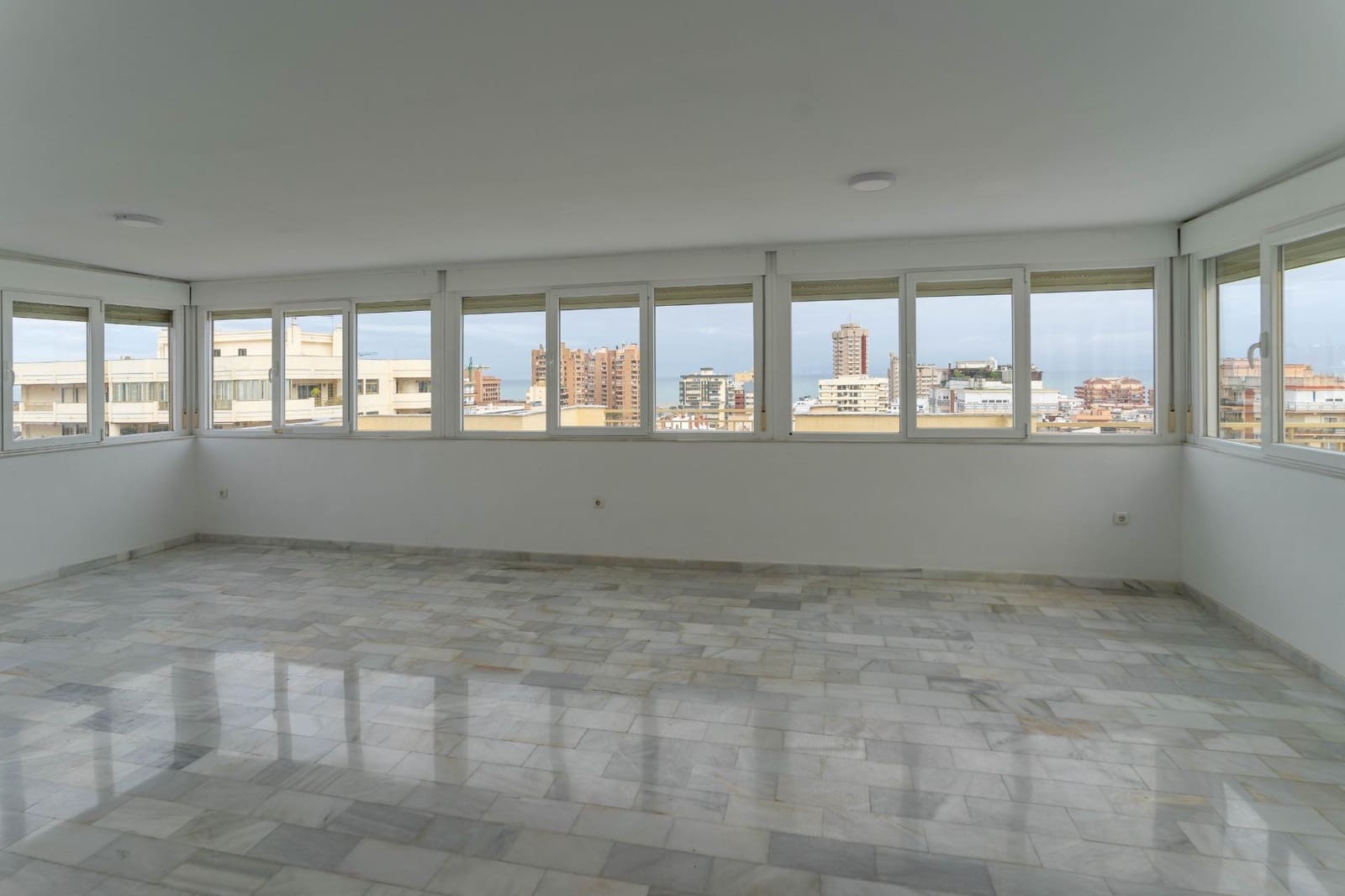 5 soveværelse Penthouse til leje i Fuengirola - € 4.000 (Ref: 8874700)