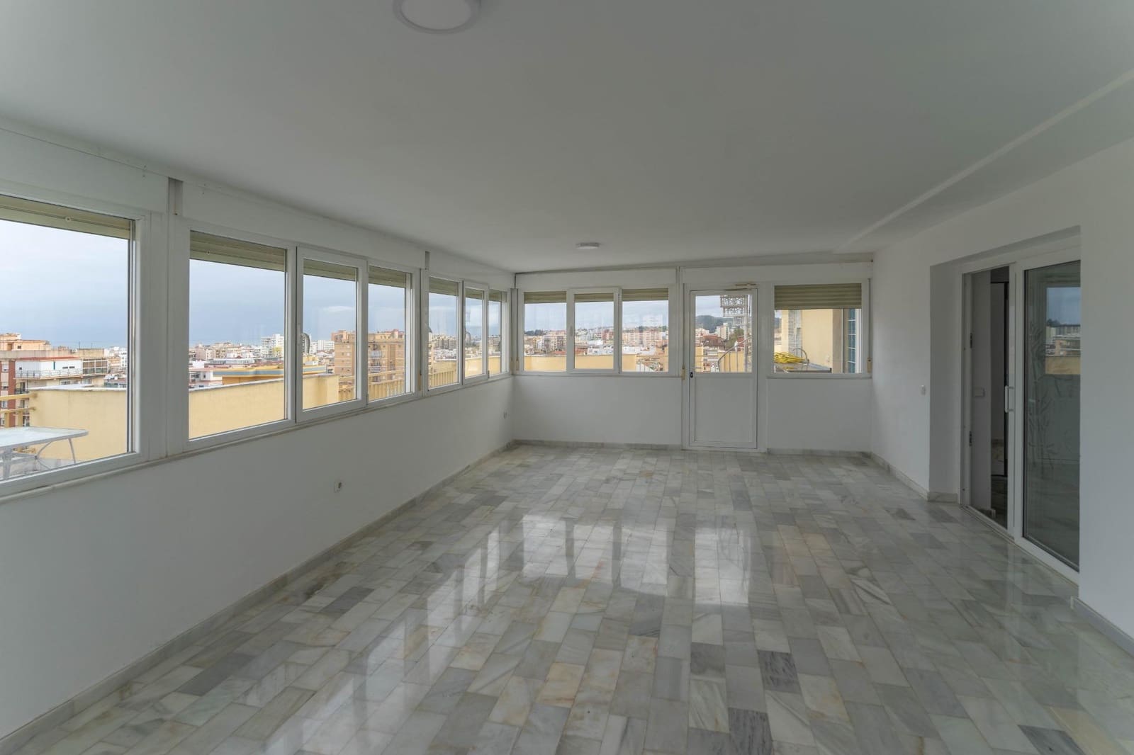 5 soveværelse Penthouse til leje i Fuengirola - € 4.000 (Ref: 8874700)