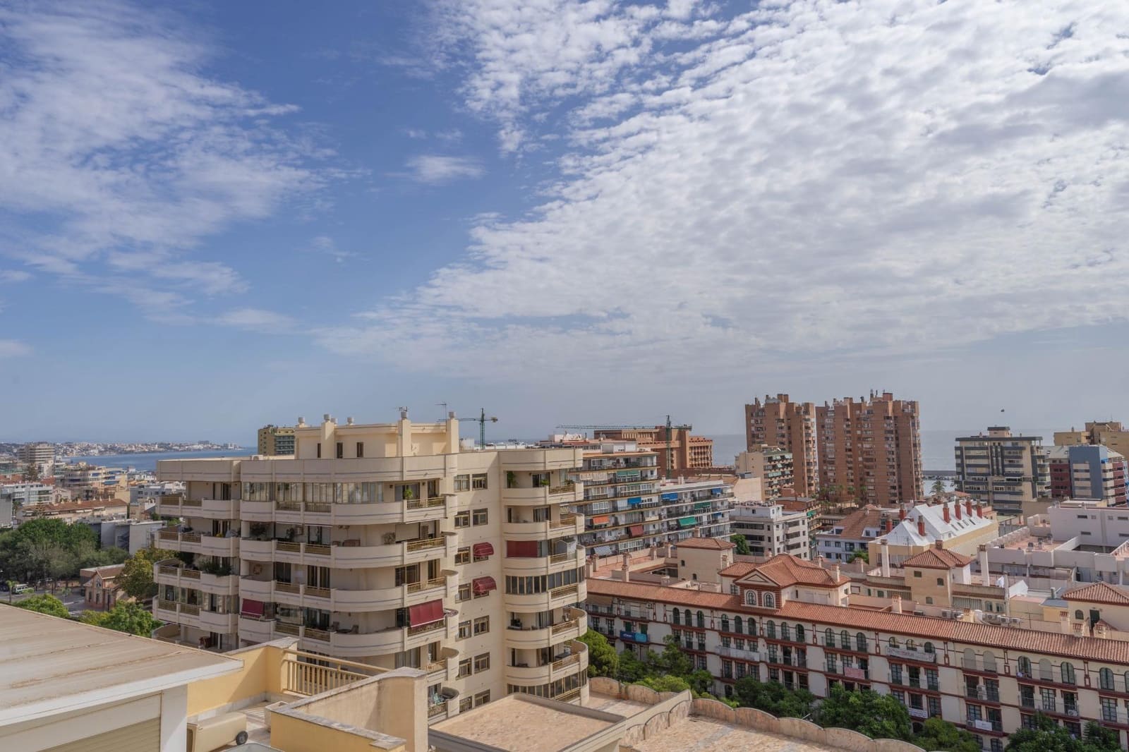 5 soveværelse Penthouse til leje i Fuengirola - € 4.000 (Ref: 8874700)
