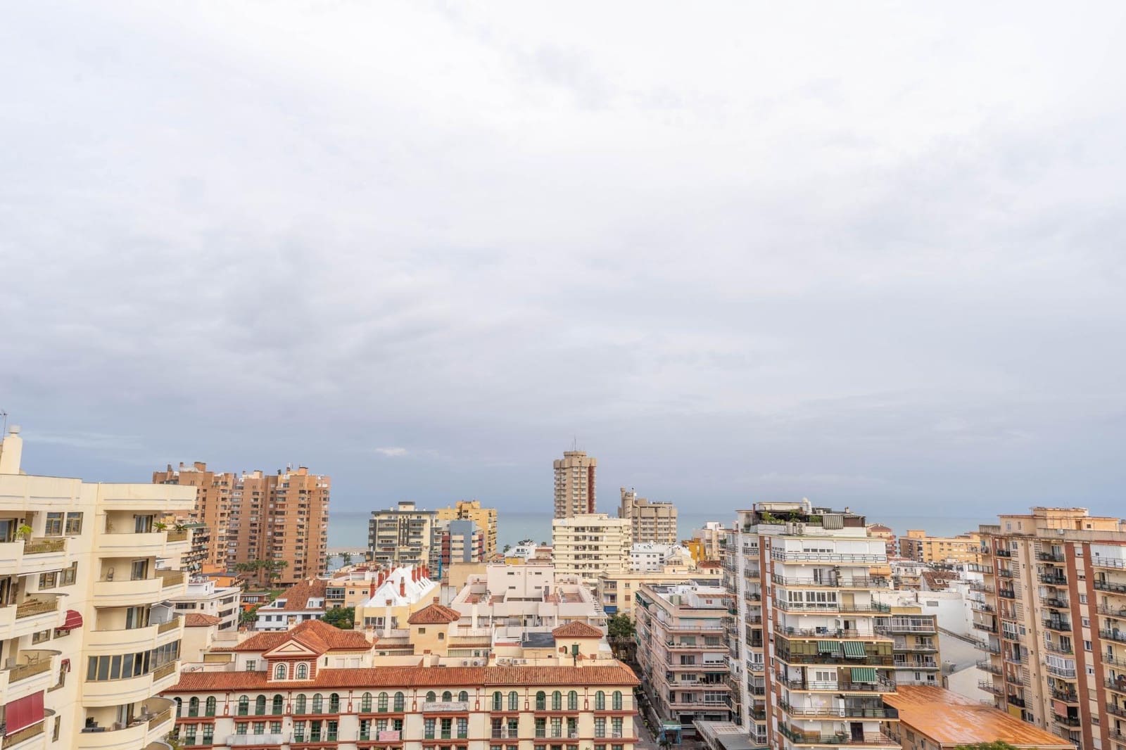 5 soveværelse Penthouse til leje i Fuengirola - € 4.000 (Ref: 8874700)