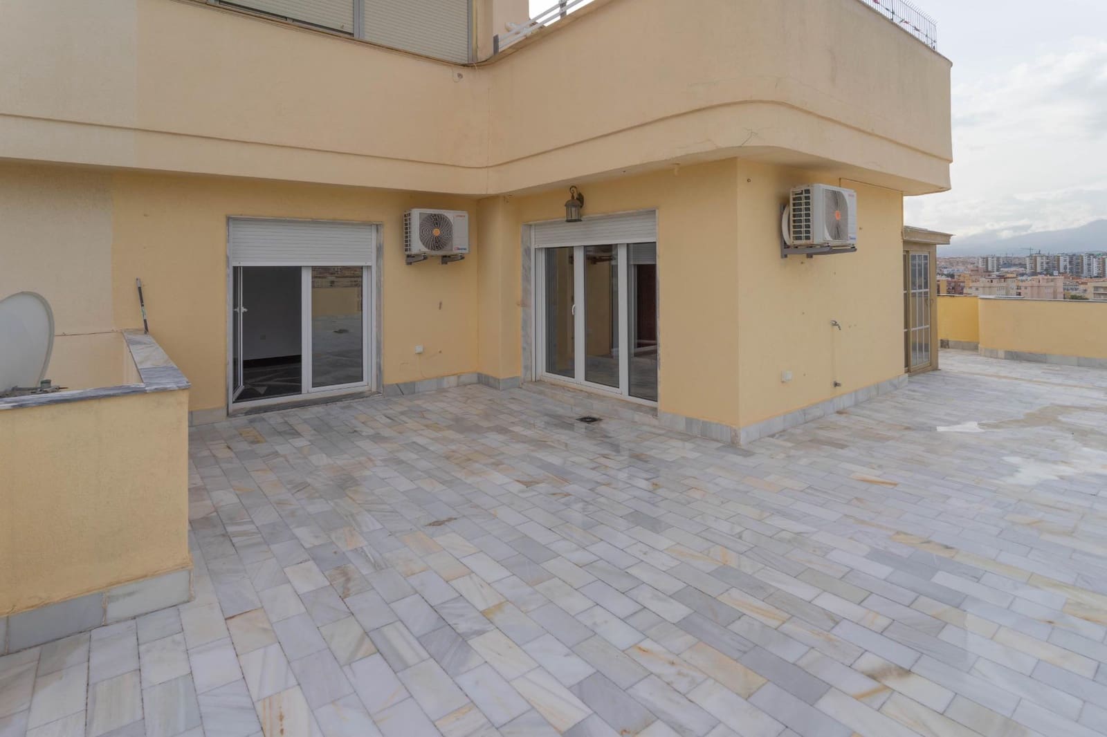 5 soveværelse Penthouse til leje i Fuengirola - € 4.000 (Ref: 8874700)