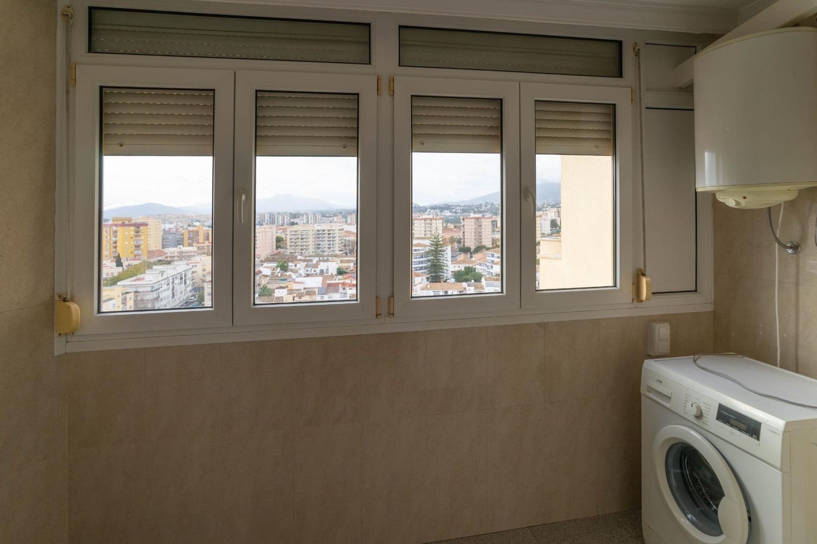 5 soveværelse Penthouse til leje i Fuengirola - € 4.000 (Ref: 8874700)