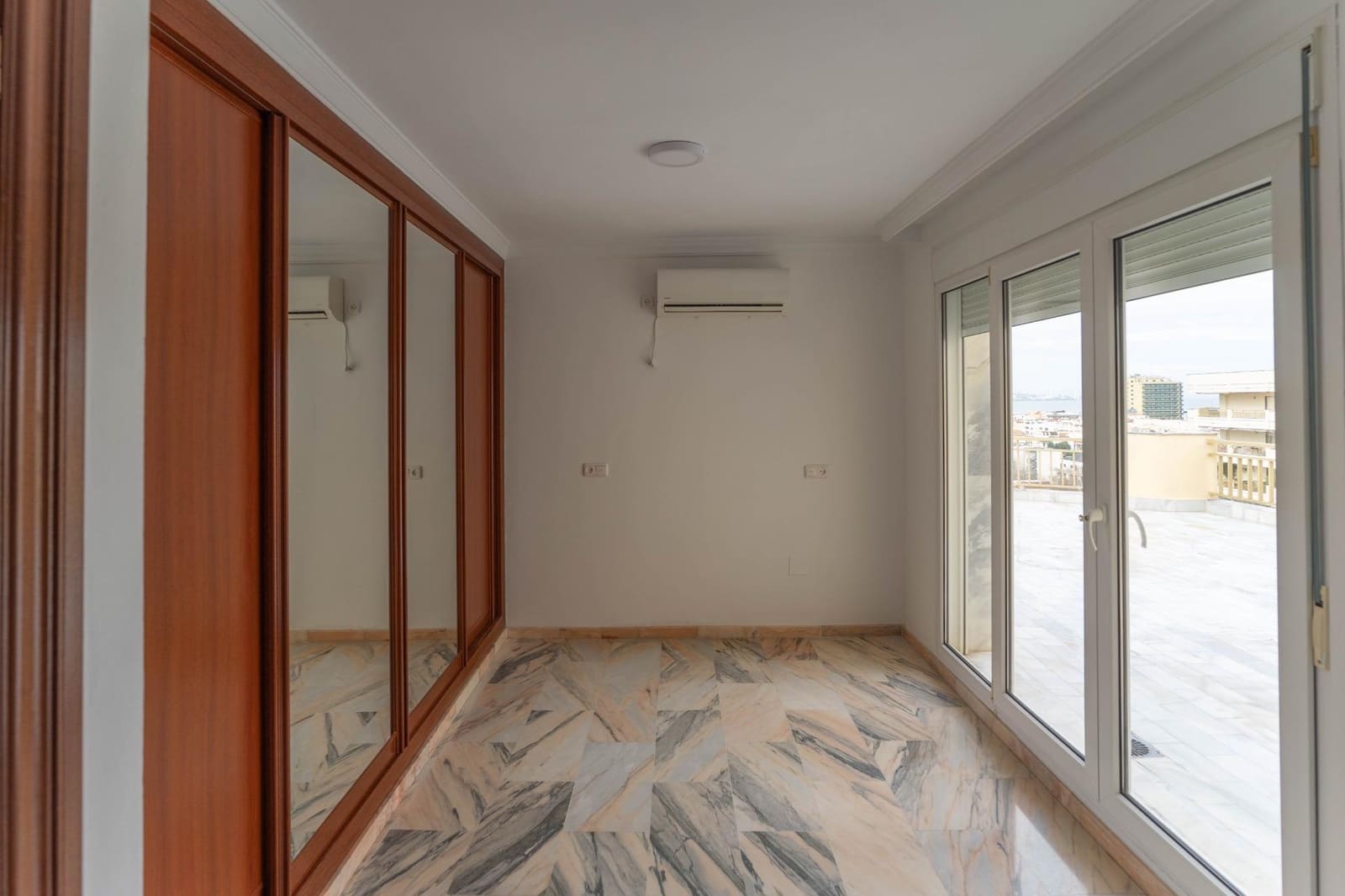 5 soveværelse Penthouse til leje i Fuengirola - € 4.000 (Ref: 8874700)