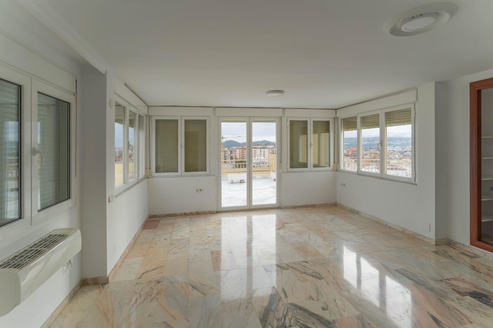 5 soveværelse Penthouse til leje i Fuengirola - € 4.000 (Ref: 8874700)