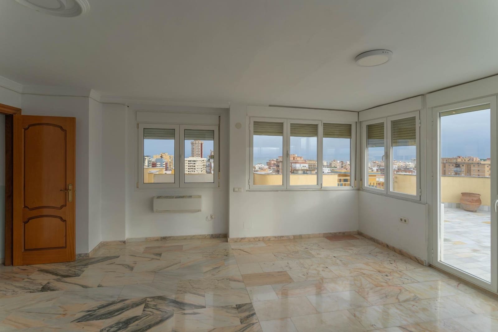 5 soveværelse Penthouse til leje i Fuengirola - € 4.000 (Ref: 8874700)