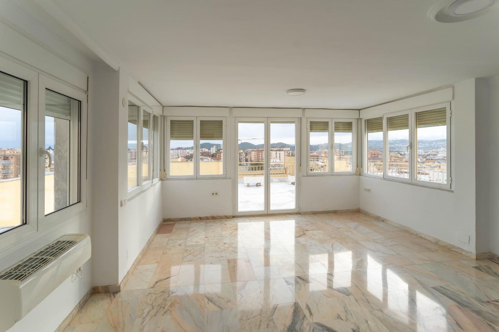5 soveværelse Penthouse til leje i Fuengirola - € 4.000 (Ref: 8874700)
