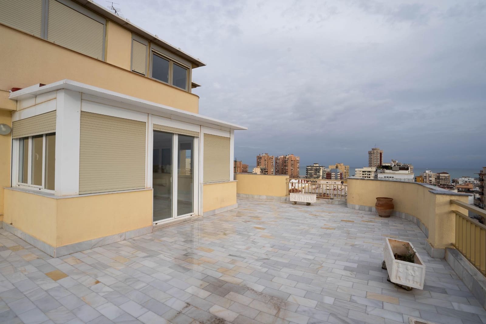 5 soveværelse Penthouse til leje i Fuengirola - € 4.000 (Ref: 8874700)