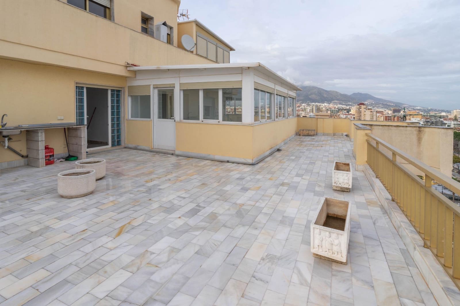 5 soveværelse Penthouse til leje i Fuengirola - € 4.000 (Ref: 8874700)