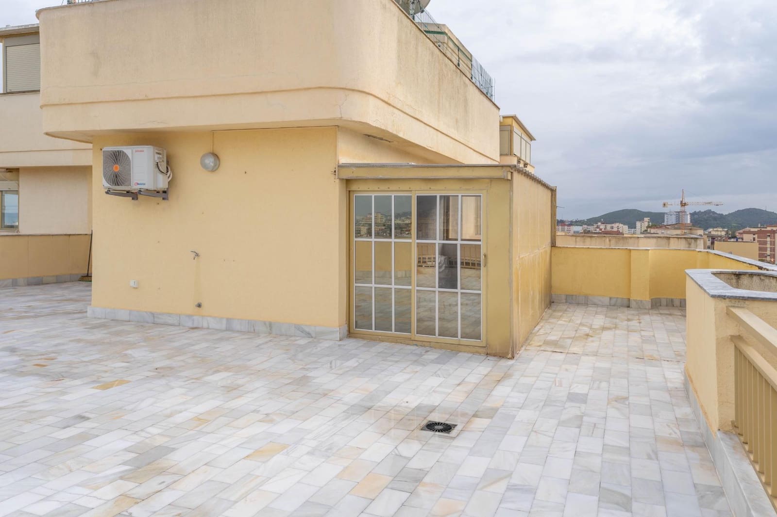 5 soveværelse Penthouse til leje i Fuengirola - € 4.000 (Ref: 8874700)