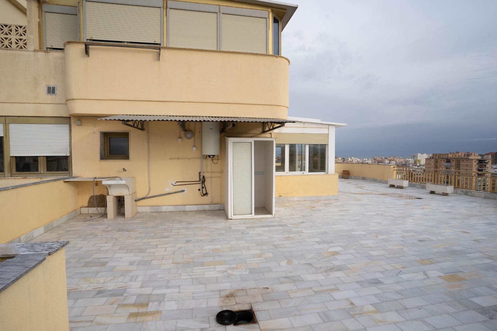 5 soveværelse Penthouse til leje i Fuengirola - € 4.000 (Ref: 8874700)