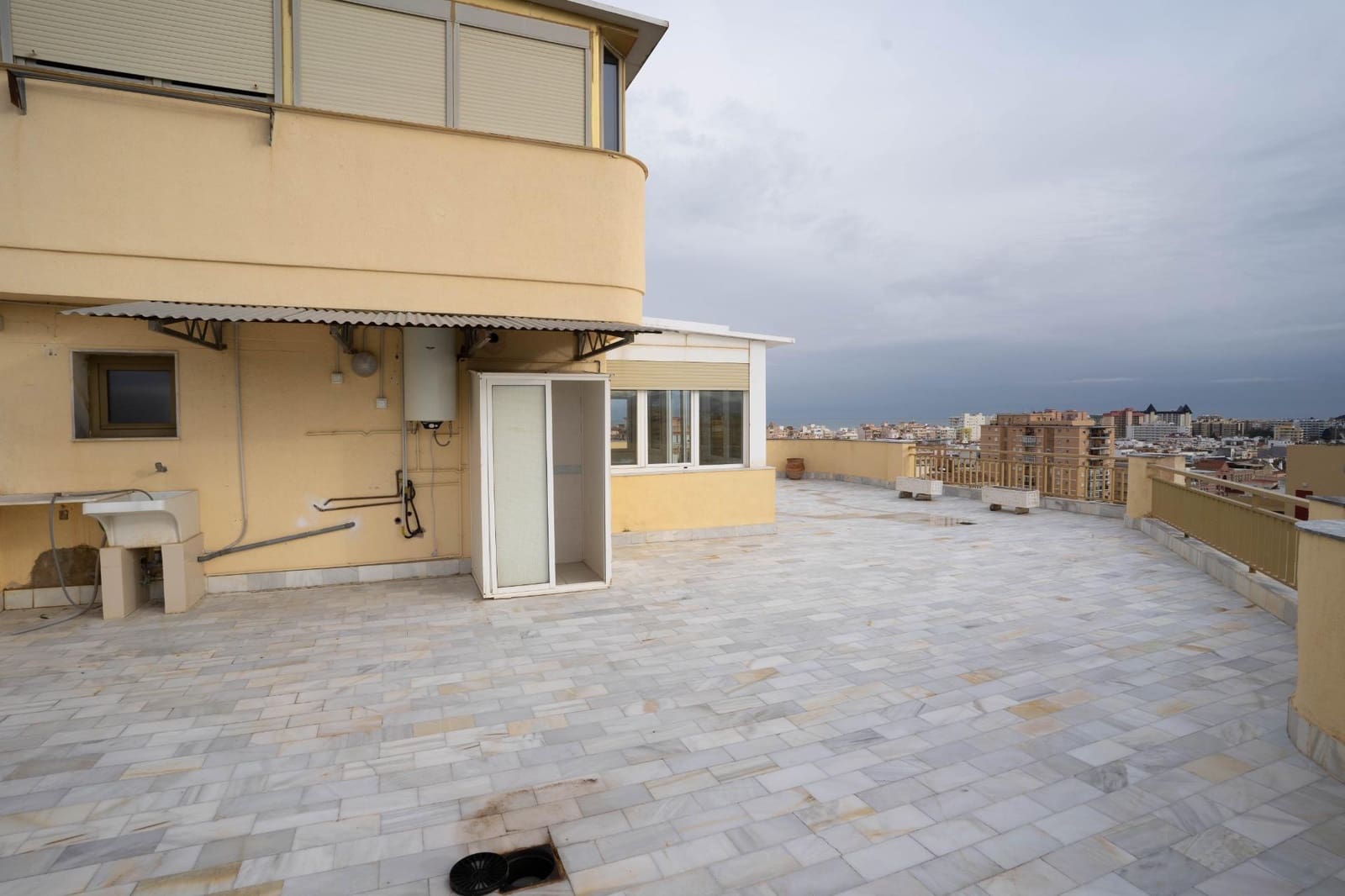 5 soveværelse Penthouse til leje i Fuengirola - € 4.000 (Ref: 8874700)