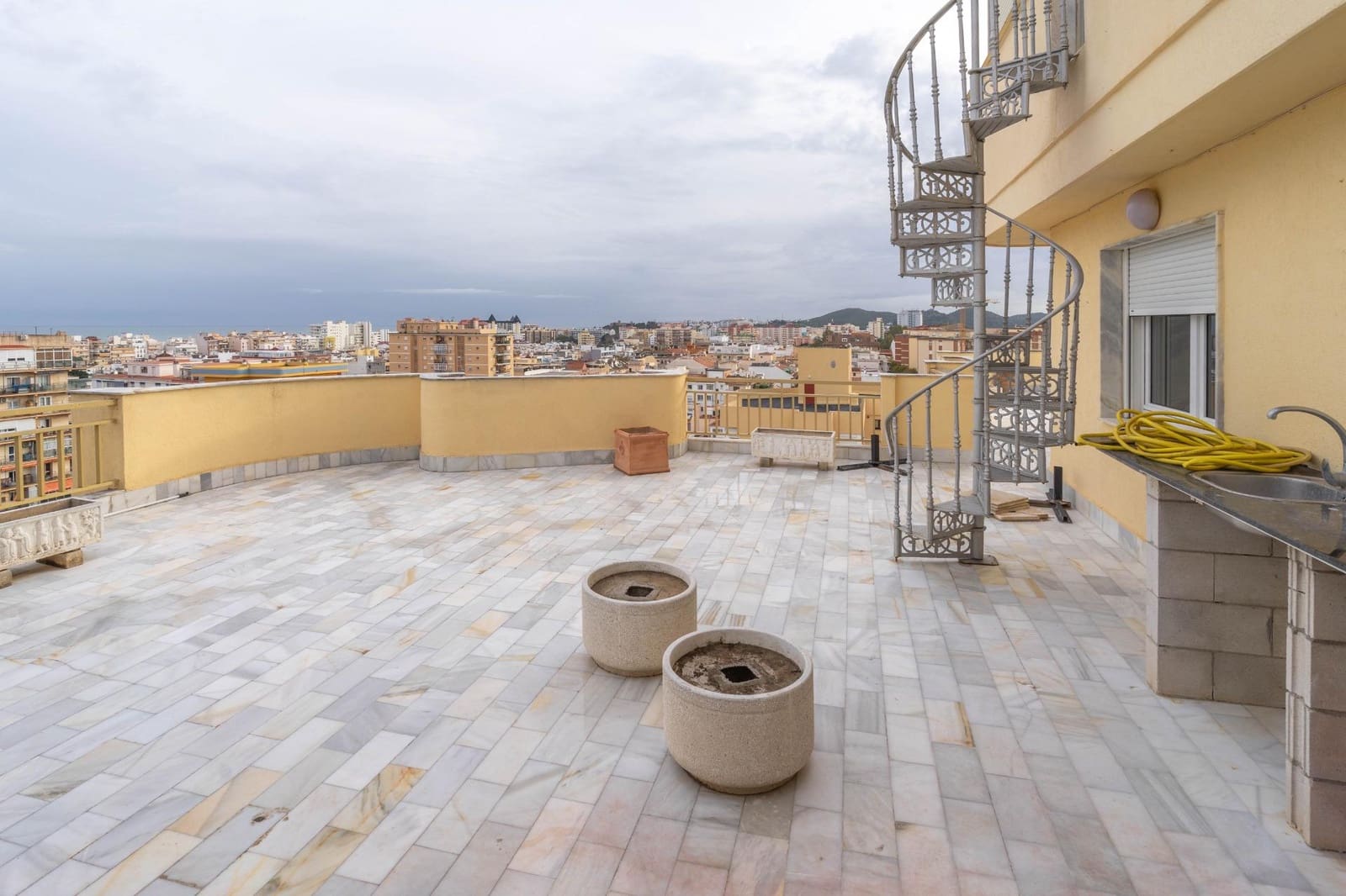 5 soveværelse Penthouse til leje i Fuengirola - € 4.000 (Ref: 8874700)