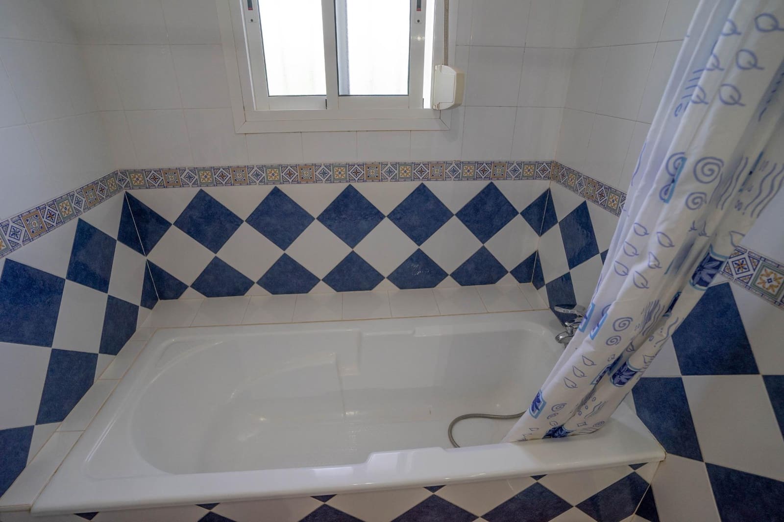 4 sypialnia Willa do wynajęcia w Alhaurin de la Torre z basenem - 2 000 € (Ref: 9215030)