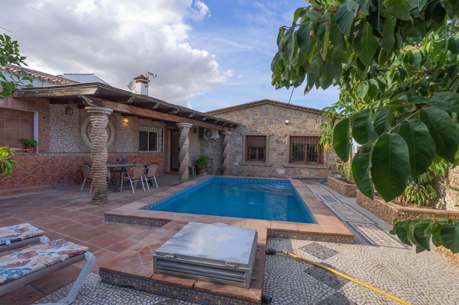 2 bedroom Villa for rent in Alhaurin el Grande with pool garage - € 1,300 (Ref: 9362637)