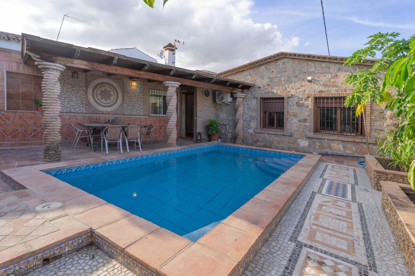 2 bedroom Villa for rent in Alhaurin el Grande with pool garage - € 1,300 (Ref: 9362637)