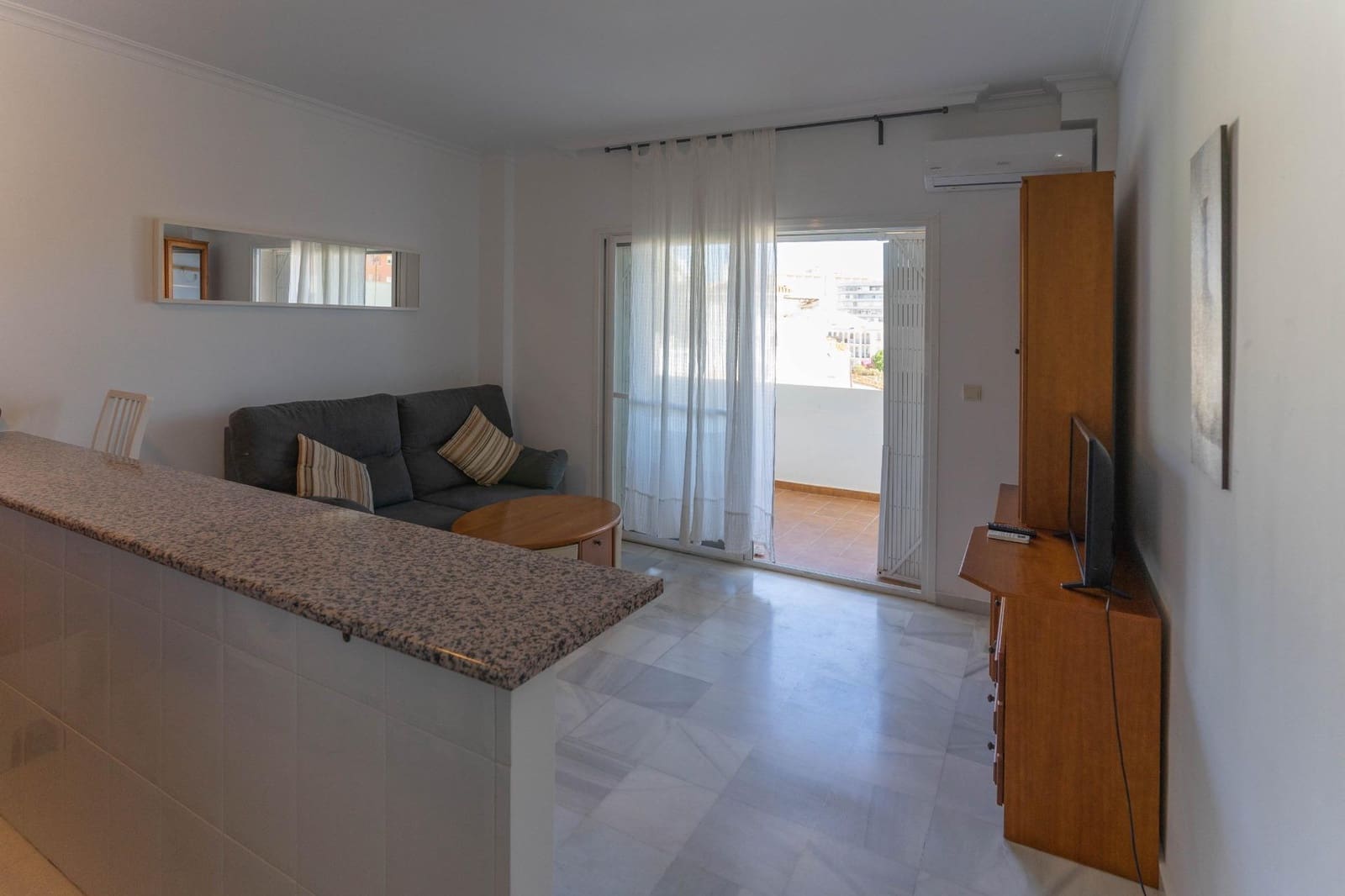 Apartamento de 1 habitación en Fuengirola en alquiler con piscina - 1.000 € (Ref: 9427219)