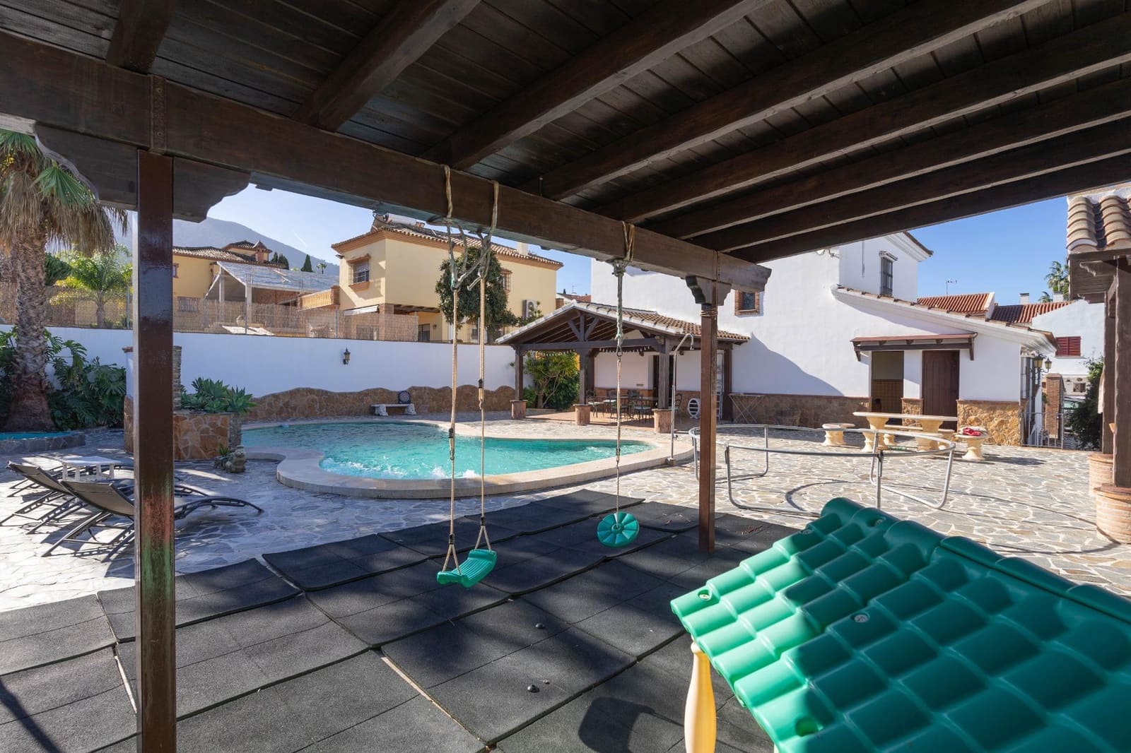 5 soveværelse Villa til leje i Alhaurin el Grande med swimmingpool garage - € 3.300 (Ref: 9513411)