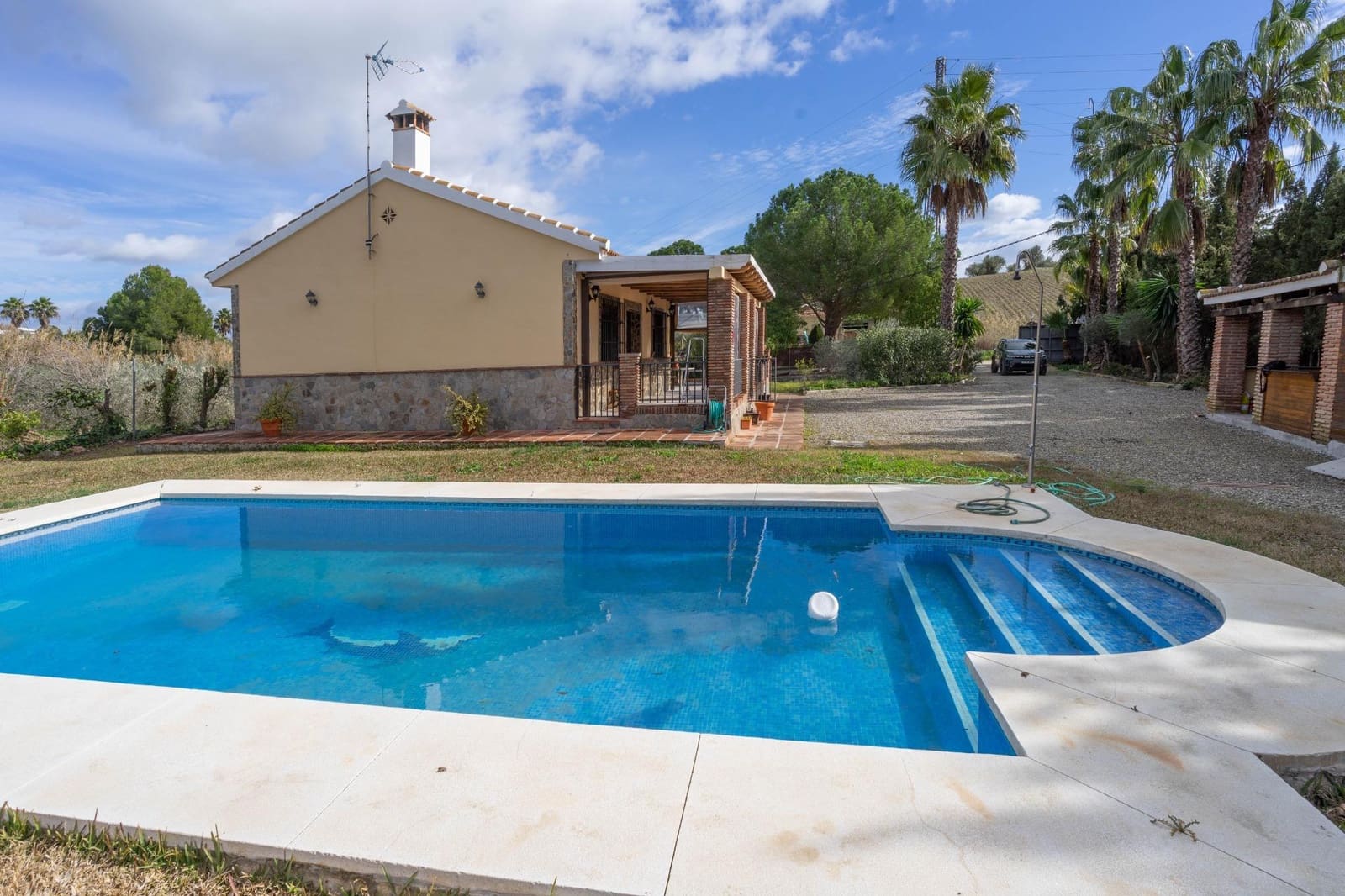 Chalet de 2 habitaciones en Alhaurín el Grande en alquiler con piscina - 1.500 € (Ref: 9543616)