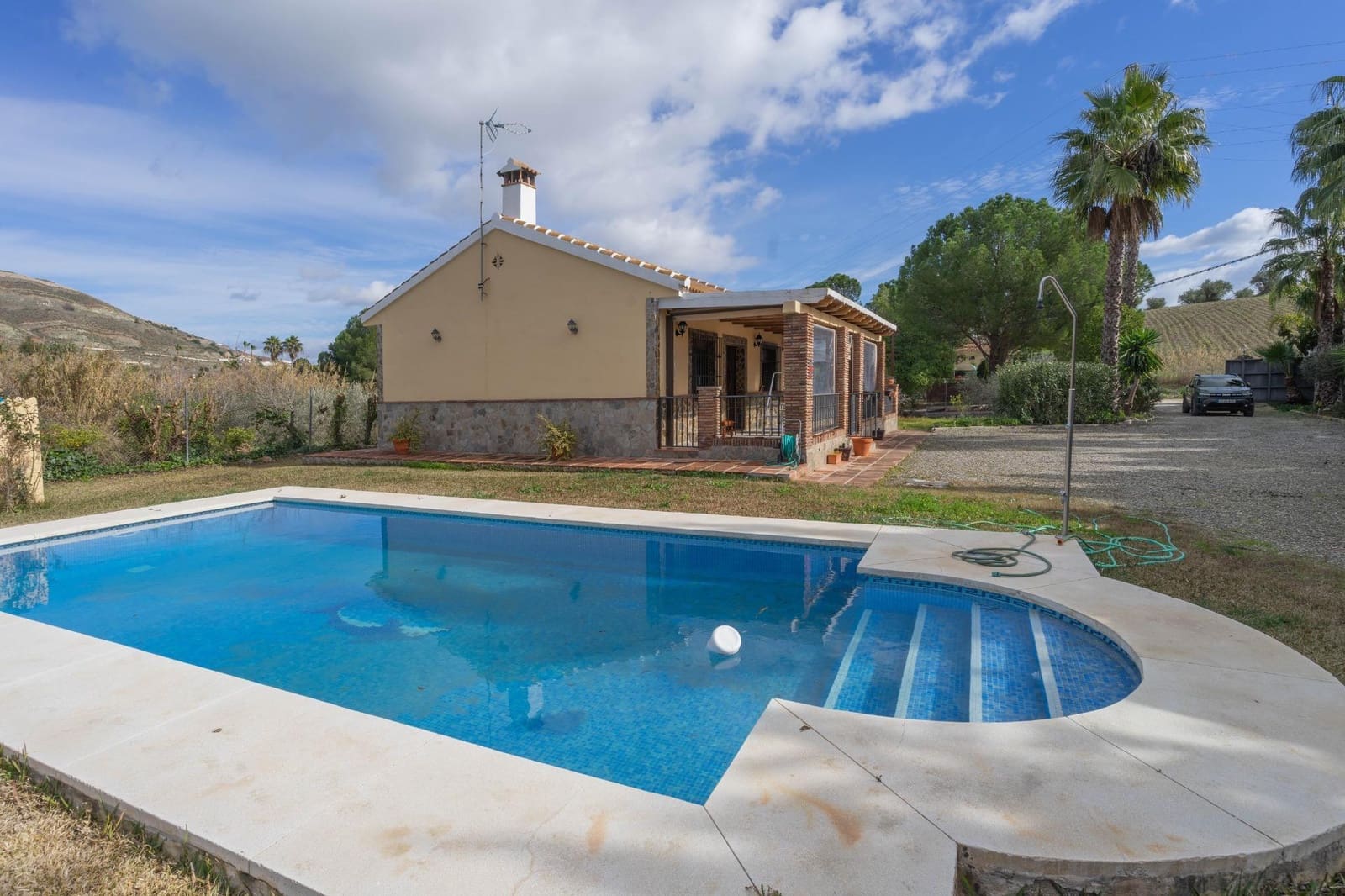 Chalet de 2 habitaciones en Alhaurín el Grande en alquiler con piscina - 1.500 € (Ref: 9543616)