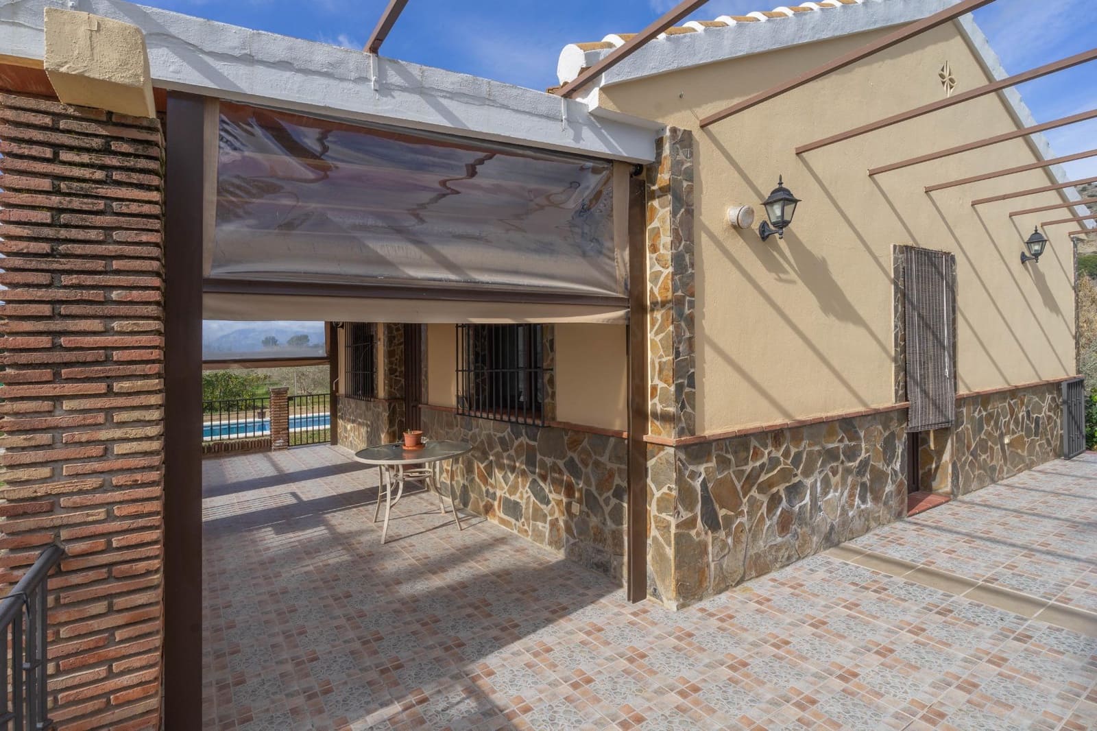 Chalet de 2 habitaciones en Alhaurín el Grande en alquiler con piscina - 1.500 € (Ref: 9543616)