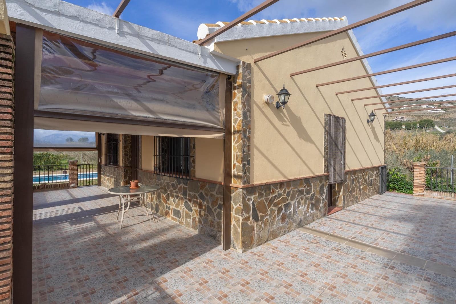 Chalet de 2 habitaciones en Alhaurín el Grande en alquiler con piscina - 1.500 € (Ref: 9543616)