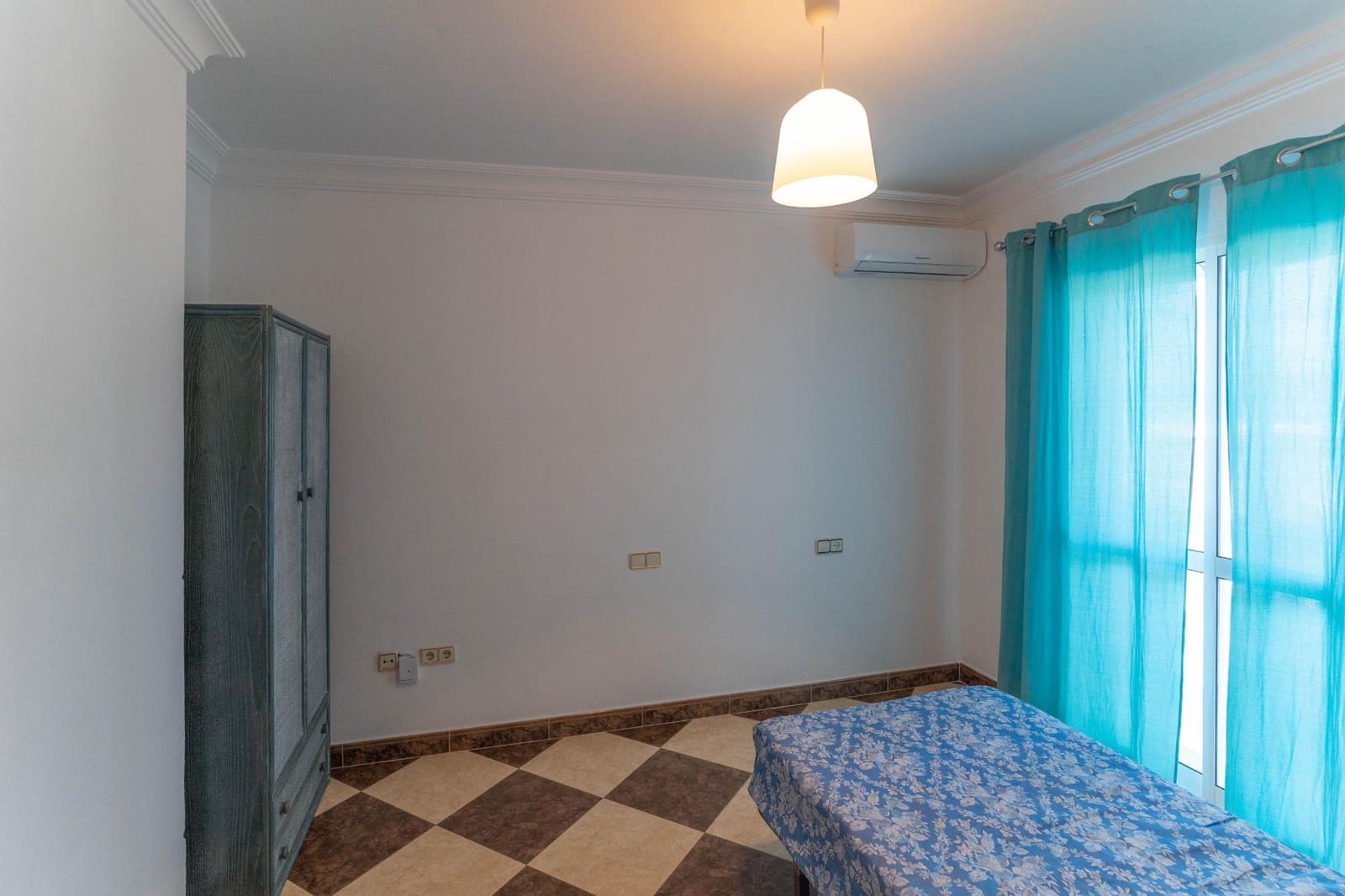 3 bedroom Penthouse for rent in Alhaurin el Grande - € 1,000 (Ref: 9591289)