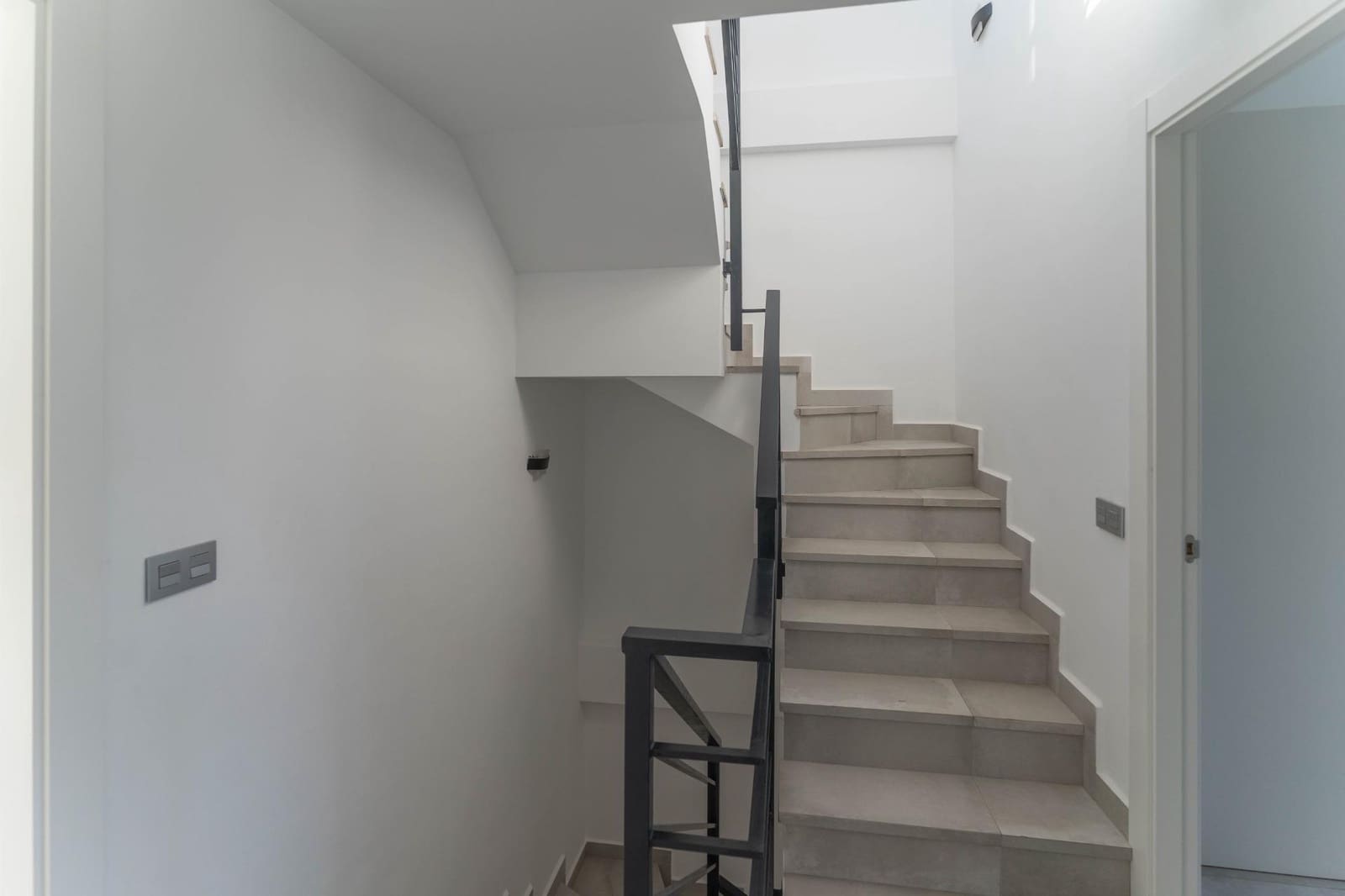 3 soverom Kjedet enebolig til leie i Alhaurin el Grande med svømmebasseng garasje - € 1 700 (Ref: 9714935)