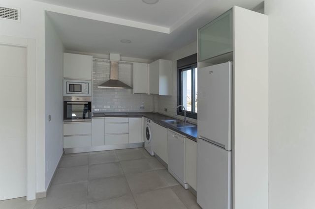 3 soverom Kjedet enebolig til leie i Alhaurín el Grande med svømmebasseng garasje - € 1 700 (Ref: 9714935)