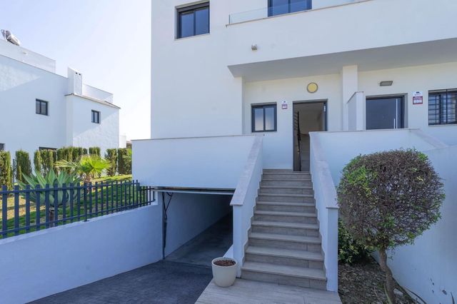 3 soverom Kjedet enebolig til leie i Alhaurín el Grande med svømmebasseng garasje - € 1 700 (Ref: 9714935)