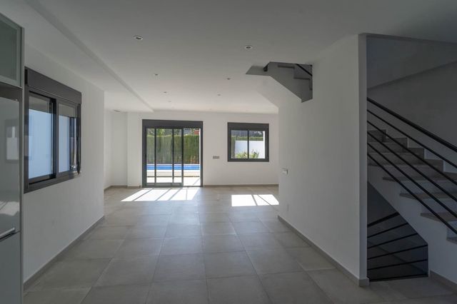 3 soverom Kjedet enebolig til leie i Alhaurín el Grande med svømmebasseng garasje - € 1 700 (Ref: 9714935)