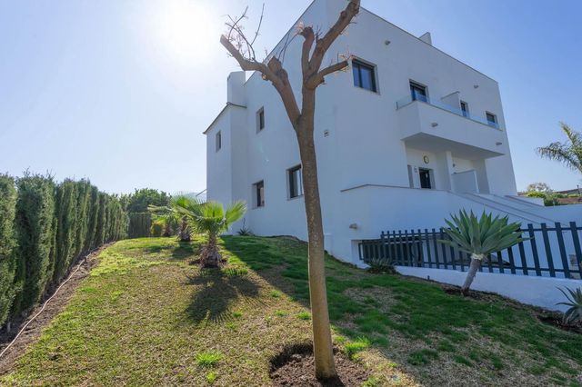 3 soverom Kjedet enebolig til leie i Alhaurín el Grande med svømmebasseng garasje - € 1 700 (Ref: 9714935)