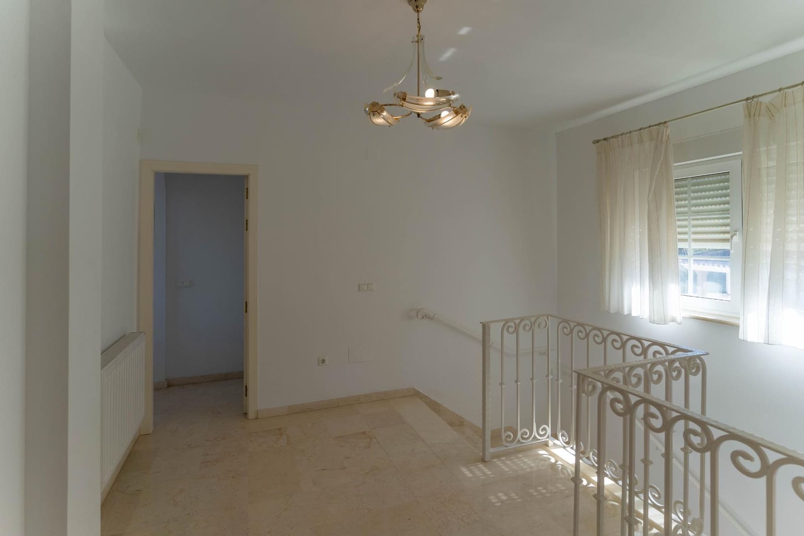 3 quarto Moradia para arrendar em Alhaurin el Grande com piscina garagem - 2 500 € (Ref: 9747893)