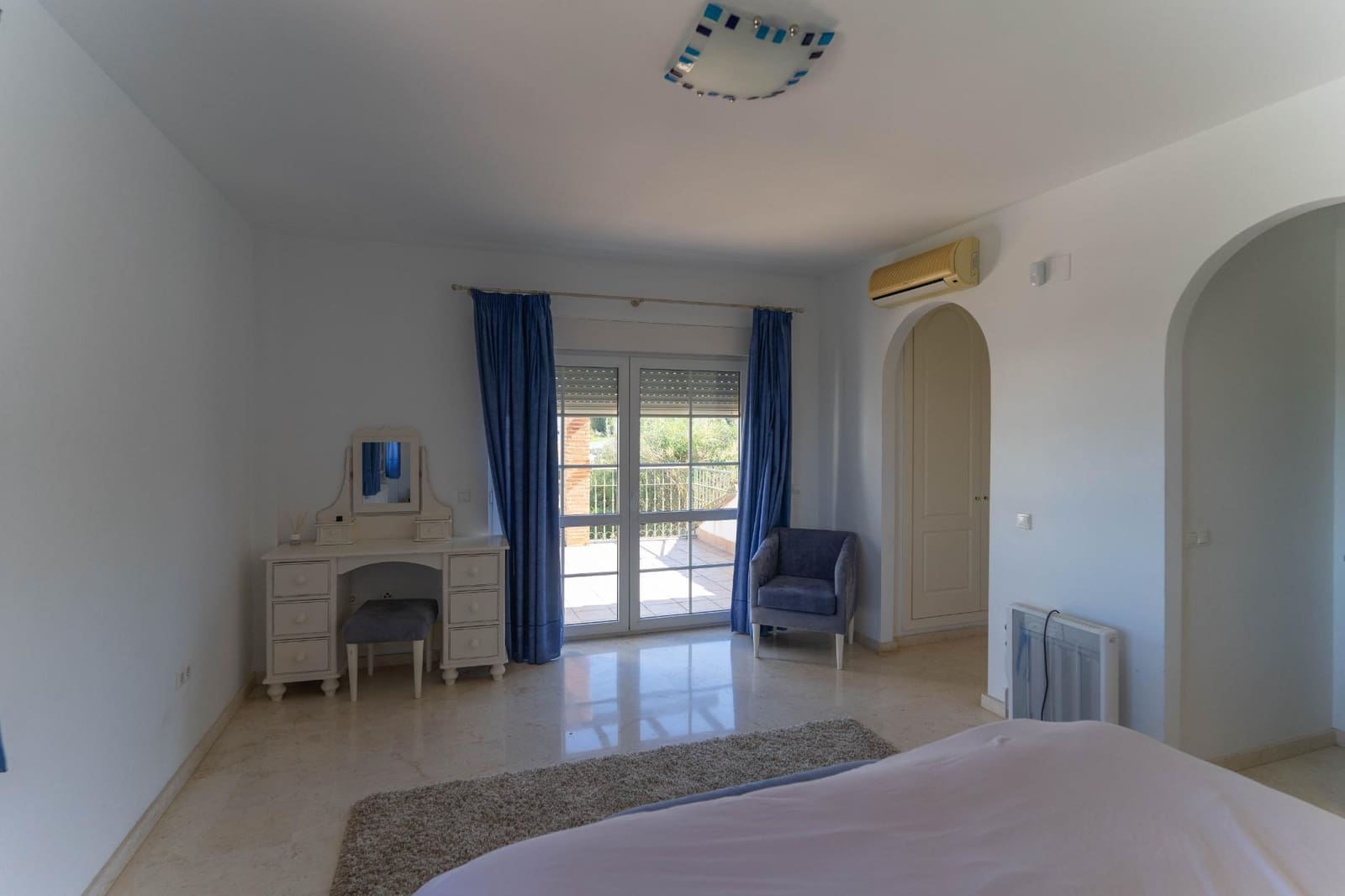 3 quarto Moradia para arrendar em Alhaurin el Grande com piscina garagem - 2 500 € (Ref: 9747893)