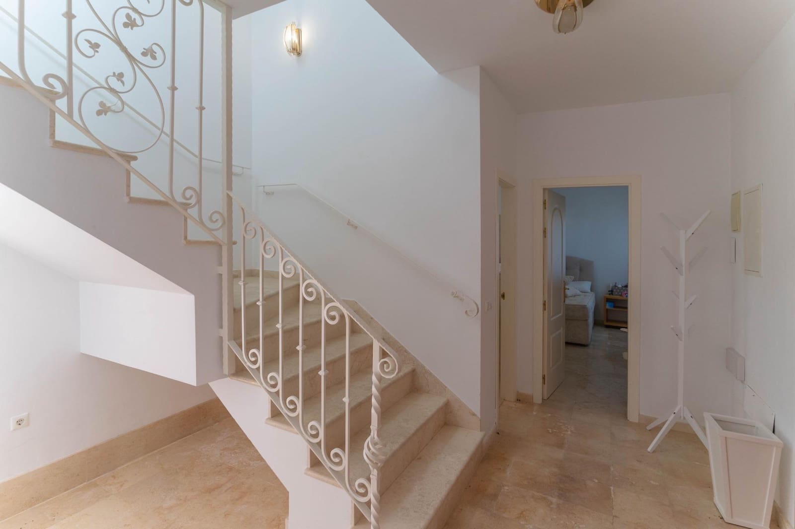 3 quarto Moradia para arrendar em Alhaurin el Grande com piscina garagem - 2 500 € (Ref: 9747893)