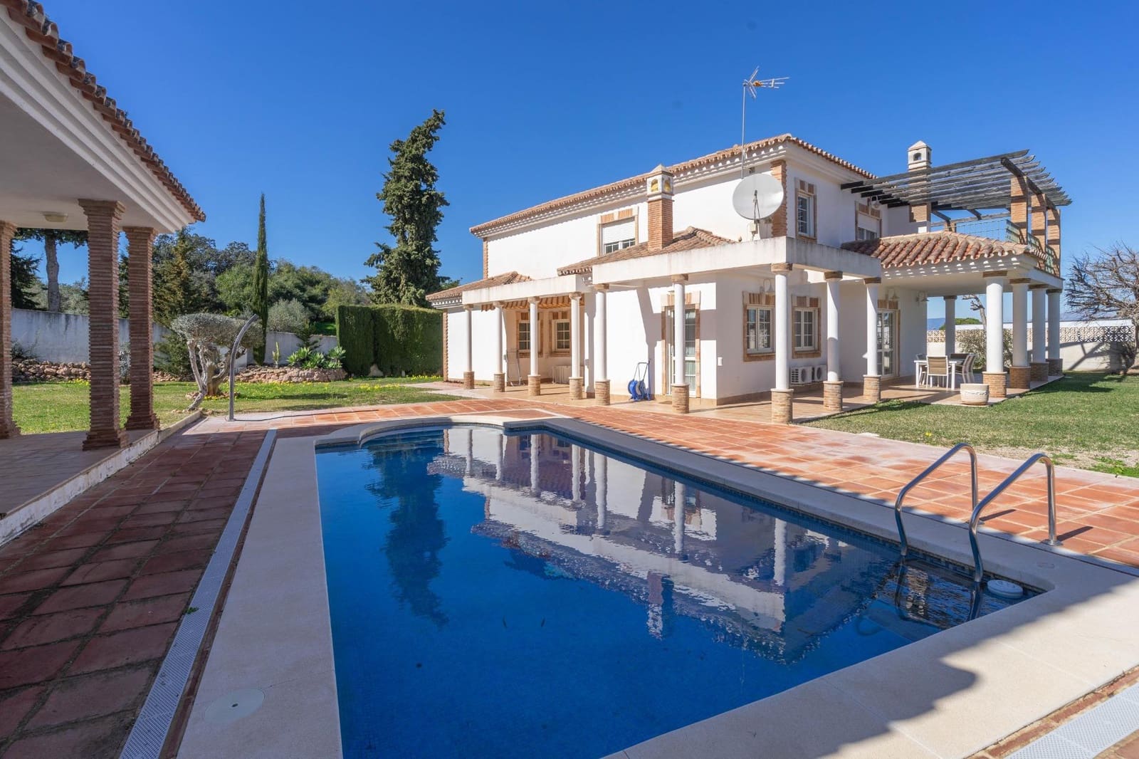 3 quarto Moradia para arrendar em Alhaurin el Grande com piscina garagem - 2 500 € (Ref: 9747893)